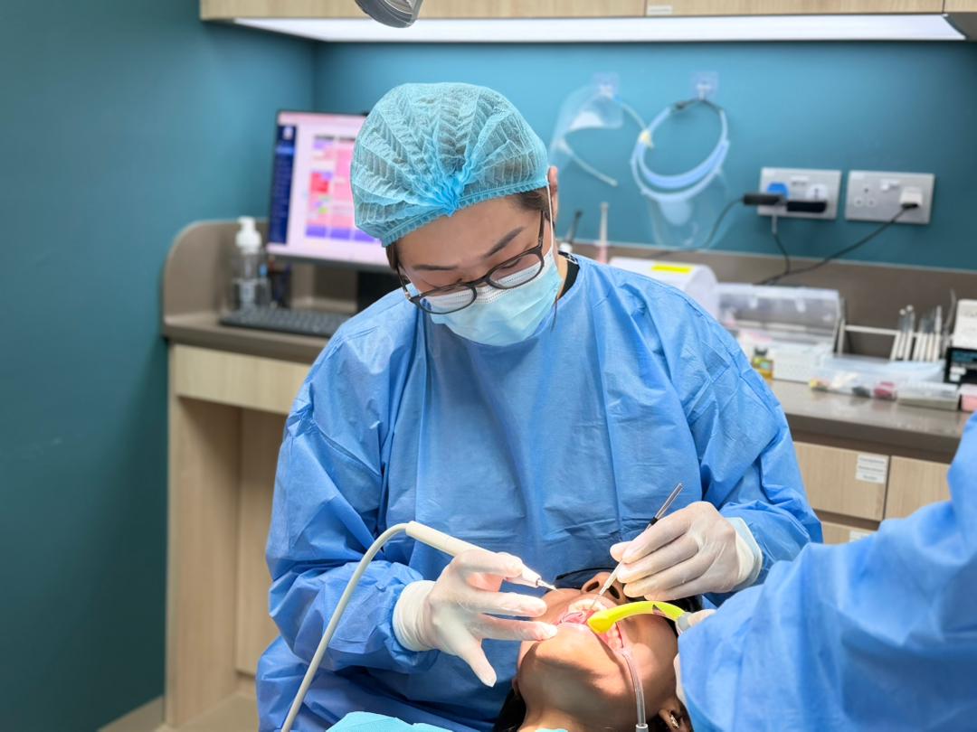Adel Toh (Oral Health Therapist) Doing Guided Biofilm Therapy for Patient - kohe™ Dental